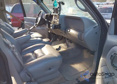 1997 GMC Suburban 2500 Sl z USA, uszkodzony, nr VIN 1GKGC26J1VJ718440